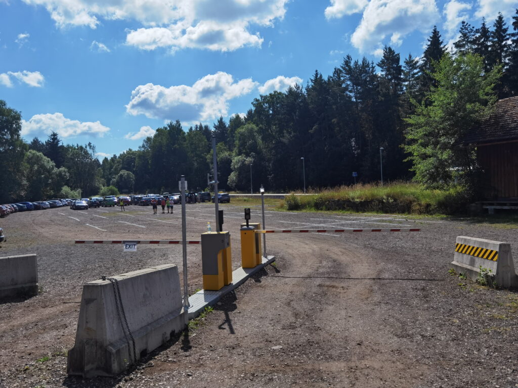 Der Adersbacher Felsenstadt Parkplatz ist kostenpflichtig