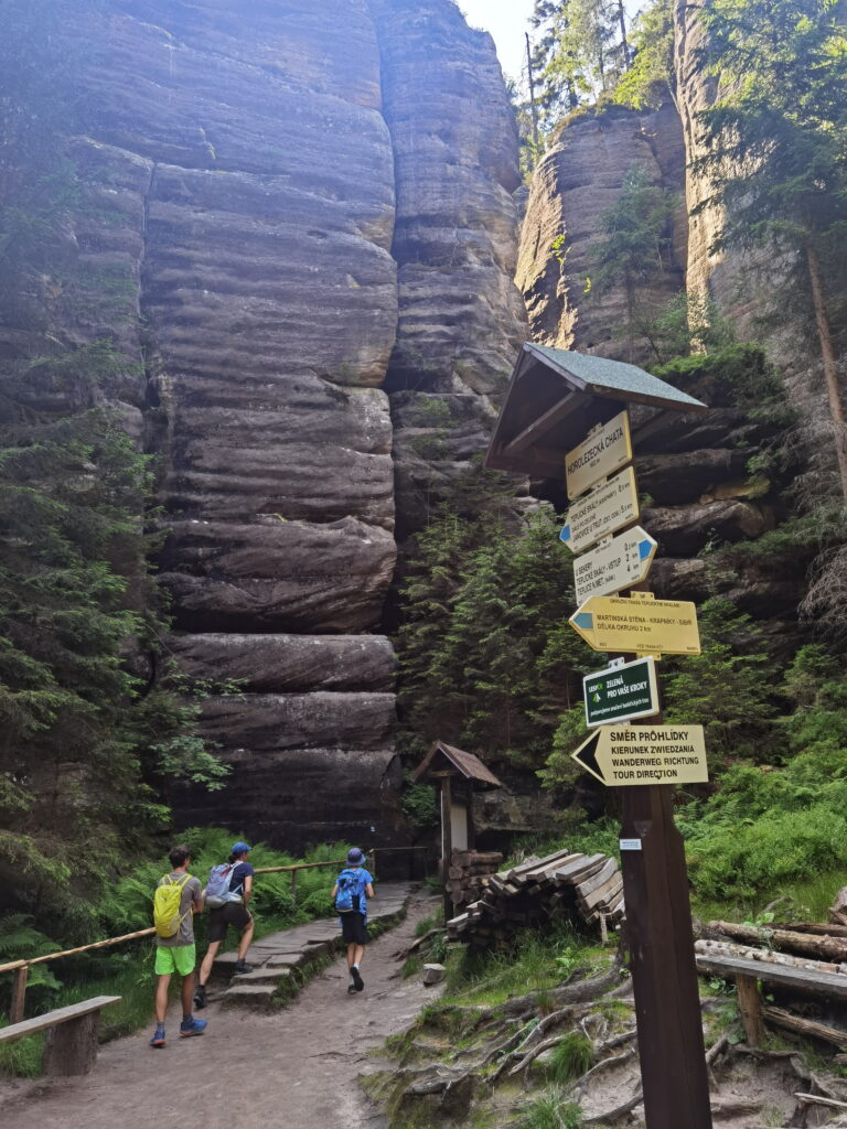 Adersbacher Weckelsdorfer Felsenstadt - hier startet der Rundweg in die Weckelsdorfer Felsenstadt